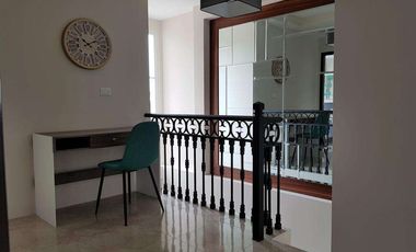 Venta de Casa de Lujo con Terreno amplio en Urbanización Casa Laguna