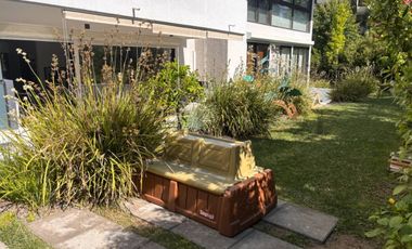 DEPARTAMENTO CON PATIO PRIVADO 3 DORM + SALA, 2 EST