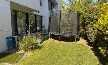 DEPARTAMENTO CON PATIO PRIVADO 3 DORM + SALA, 2 EST