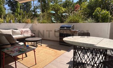 DEPARTAMENTO CON PATIO PRIVADO 3 DORM + SALA, 2 EST