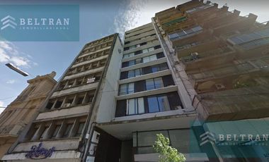 Rioja 1200. Oficinas 40m² aprox. Excelente calidad. A estrenar.