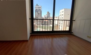Rioja 1200. Oficinas 40m² aprox. Excelente calidad. A estrenar.