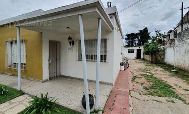 Casa 4 amb y Depto 2 amb. En Venta- Moreno