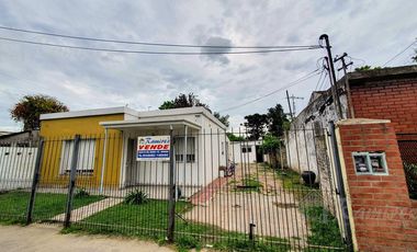 Casa 4 amb y Depto 2 amb. En Venta- Moreno