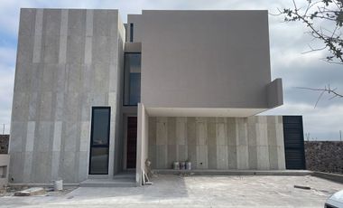 CASA ES VENTA EN LOMAS DEL CAMPANARIO NORTE, DENTRO DE PRIVADA