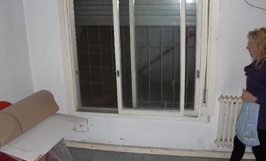 Casa 4 amb de categeoria + depto 2 amb garage, en muy buenas condiciones y tiene una renta actual de $ 11.000.-