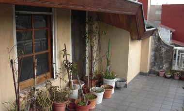 Casa 4 amb de categeoria + depto 2 amb garage, en muy buenas condiciones y tiene una renta actual de $ 11.000.-