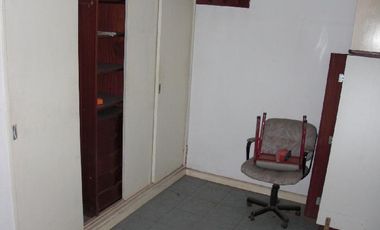 Casa 4 amb de categeoria + depto 2 amb garage, en muy buenas condiciones y tiene una renta actual de $ 11.000.-