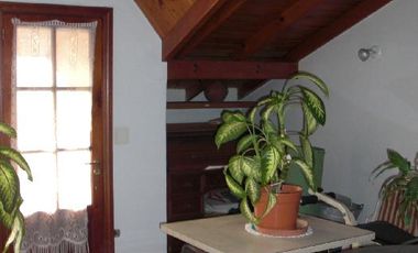 Casa 4 amb de categeoria + depto 2 amb garage, en muy buenas condiciones y tiene una renta actual de $ 11.000.-