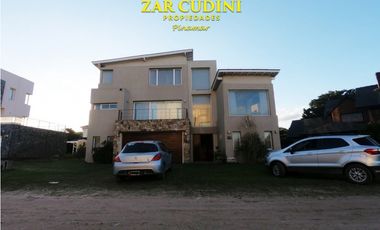 VENTA PINAMAR CASA 5 AMBIENTES CON JACUZZI