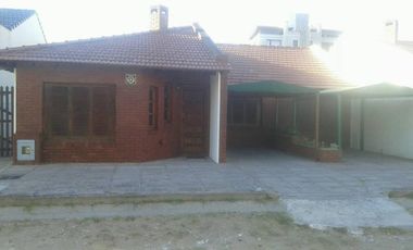 CHALET EN 3 AMBIENTES EN PLANTA BAJA EN COSTA AZUL
