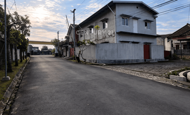 Tanah Pekarangan 161m2 Area Perumahan Dekat BudI Mulia Dua Maguwo