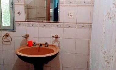IMPORTANTE CASA DE 4 DORM, DOBLE GARAGE Y GRAN PATIO