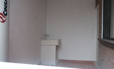 Amplio departamento ejecutivo al norte, amueblado, con servicios