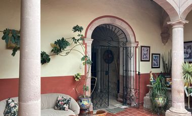 Casa con 2 Locales Comerciales en Venta en Guadalupe, en Zona Centro