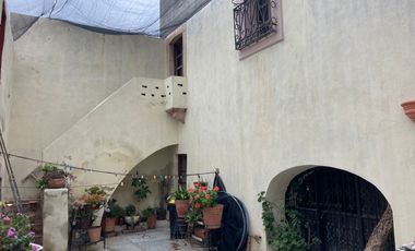 Casa con 2 Locales Comerciales en Venta en Guadalupe, en Zona Centro