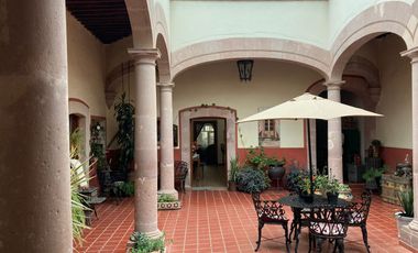 Casa con 2 Locales Comerciales en Venta en Guadalupe, en Zona Centro