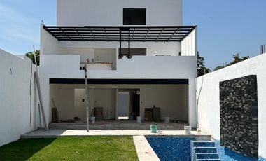 Casa en venta con gran jardín, alberca en Fracc. privado  en Yautepec ,Morelos.
