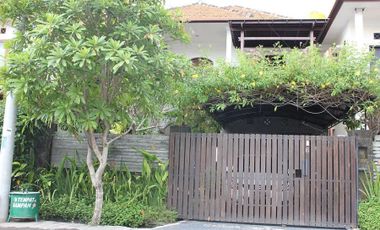 Dijual Rumah Style Villa Strategis Tipe 261/200 Hrg Turun 2 M-an Di Muding, Kerobokan, Badung