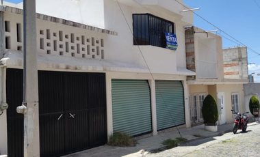 CASA CON LOCALES EN VENTA EN SAN JUAN DEL RIO QUERETARO.