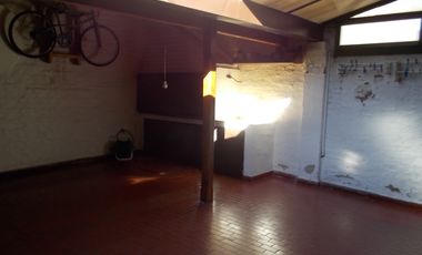 CHALET 5 AMBIENTES C/GARAGE A MTS DE COLEGIO DON BOSCO  Y 1 C/ DE AV DE MAYO
TOMA CASA MENOR VALOR EN LA ZONA