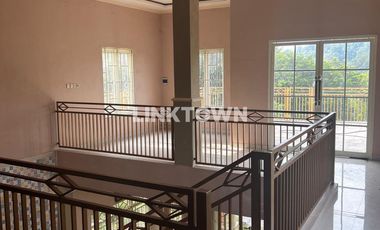 Villa Halaman Luas Free Gazebo dan Furniture di Purwodadi Pasuruan