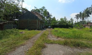 Rumah berlokasi strategis di selatan komplek akmil Magelang