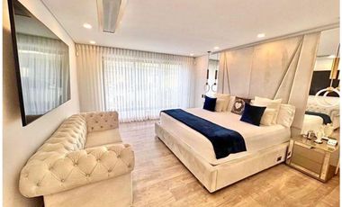 VENTA DE MODERNA CASA de 1 sólo nivel con PISCINA. POBLADO LAS PALMAS.