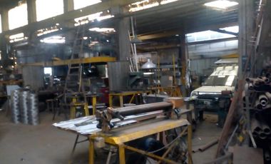 Galpón C/local 700m2 S/av. Mosconi Con Salida A 2 Calles - Lomas Del Mirador