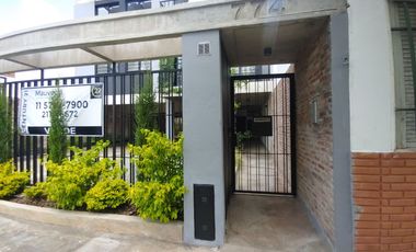 Departamento en venta de 3 dormitorios c/ cochera en Ramos Mejía