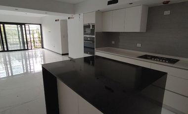 Departamento en venta de 3 dormitorios c/ cochera en Ramos Mejía