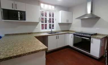 Casa con amplio terreno en venta en Bosques de las Lomas