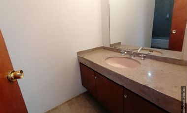 Casa con amplio terreno en venta en Bosques de las Lomas