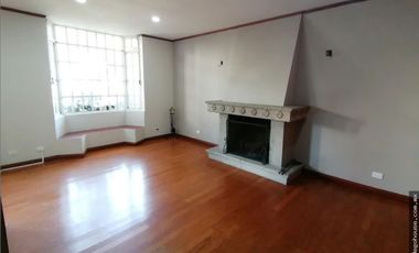 Casa con amplio terreno en venta en Bosques de las Lomas