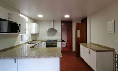 Casa con amplio terreno en venta en Bosques de las Lomas