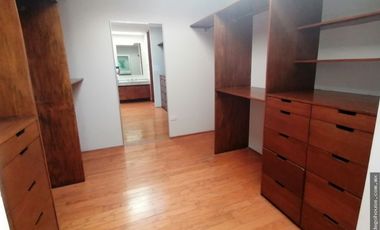 Casa con amplio terreno en venta en Bosques de las Lomas