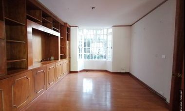 Casa con amplio terreno en venta en Bosques de las Lomas