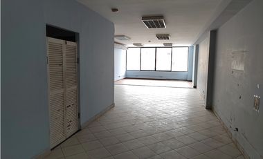 Local En Venta En Parque Lefevre Ave. Ernesto T. Lefevre