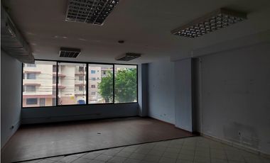 Local En Venta En Parque Lefevre Ave. Ernesto T. Lefevre