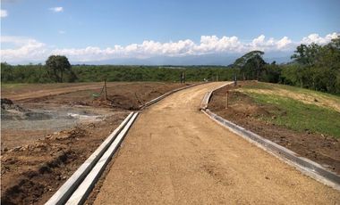 SE VENDEN EXCELENTES LOTES EN COMBIA CERCA  AL MALL DE COMIDAS