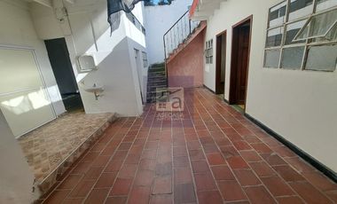 COD. 5863 - SE ARRIENDA CASA - BARRIO: SAN FRANCISCO