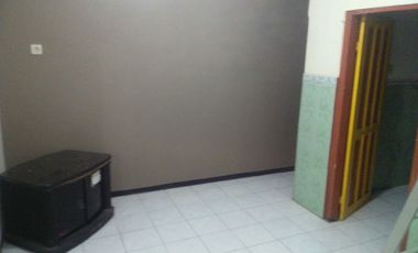 RUMAH 2Lt TEPI JALAN DEKAT CAREFOUR PASURUAN KOTA