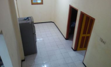 RUMAH 2Lt TEPI JALAN DEKAT CAREFOUR PASURUAN KOTA