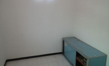 RUMAH 2Lt TEPI JALAN DEKAT CAREFOUR PASURUAN KOTA