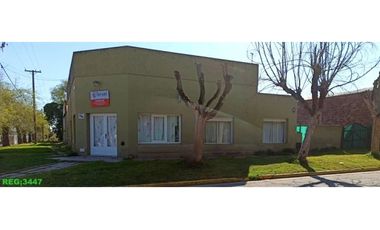 Se vende vivienda unifamiliar mas local comercial.