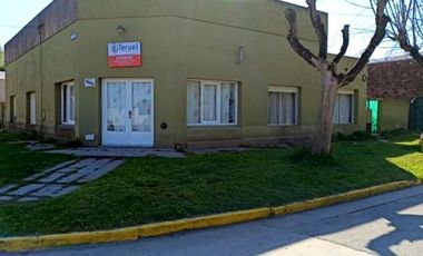Se vende vivienda unifamiliar mas local comercial.