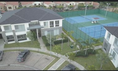 Alquiler!! Amplio departamento en Jardines Parque Magno (J Luna)