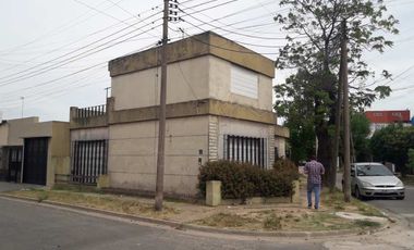 Casa con Departamento en venta en Caseros