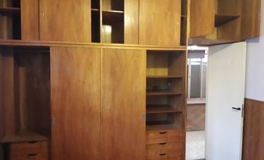Casa con Departamento en venta en Caseros