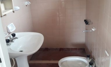 Casa con Departamento en venta en Caseros